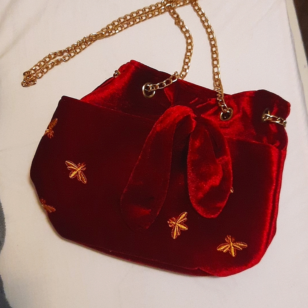 🎉3/$20 New Red Embroidered Velvet Cinch Purse